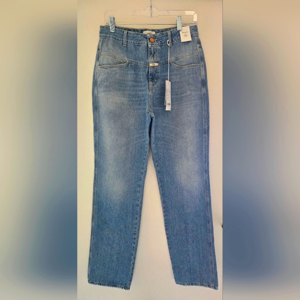 Closed Relaxed Fit High Waist